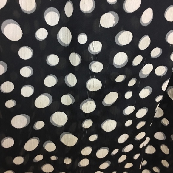AVENUE Blk&Cream Circle Pattern Blouse - Picture 7 of 8